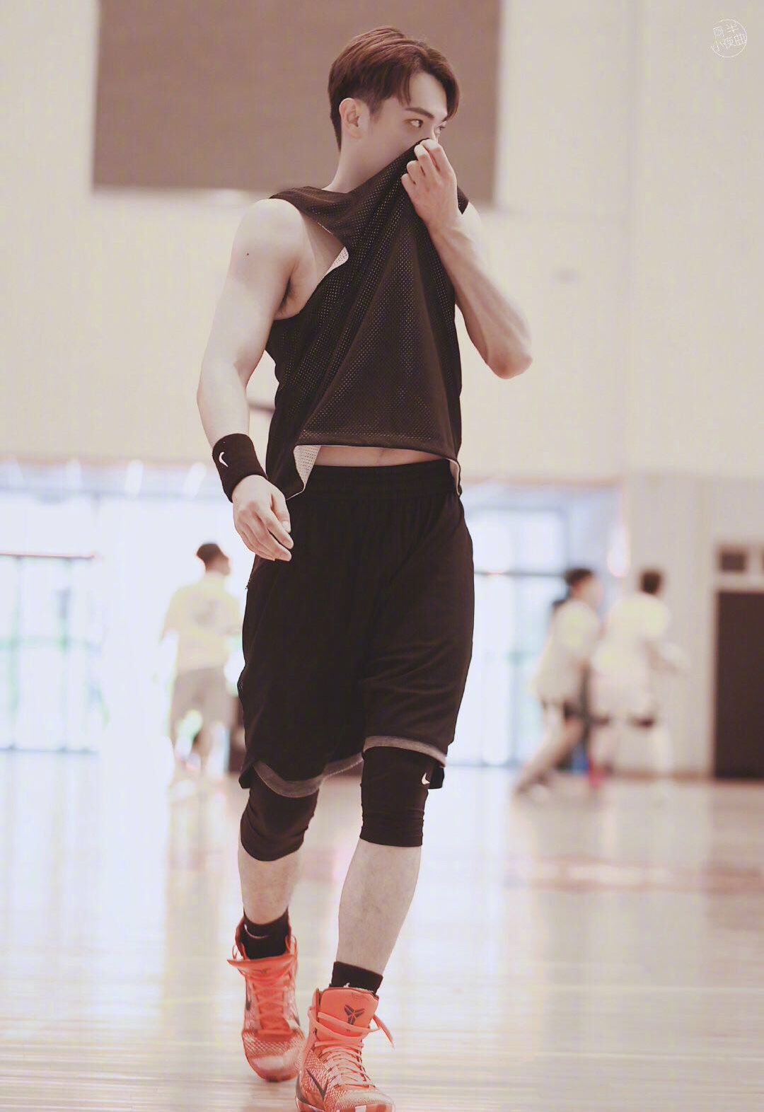 篮球狂热少年许凯soso除了吃饭睡觉拍戏就是打篮球