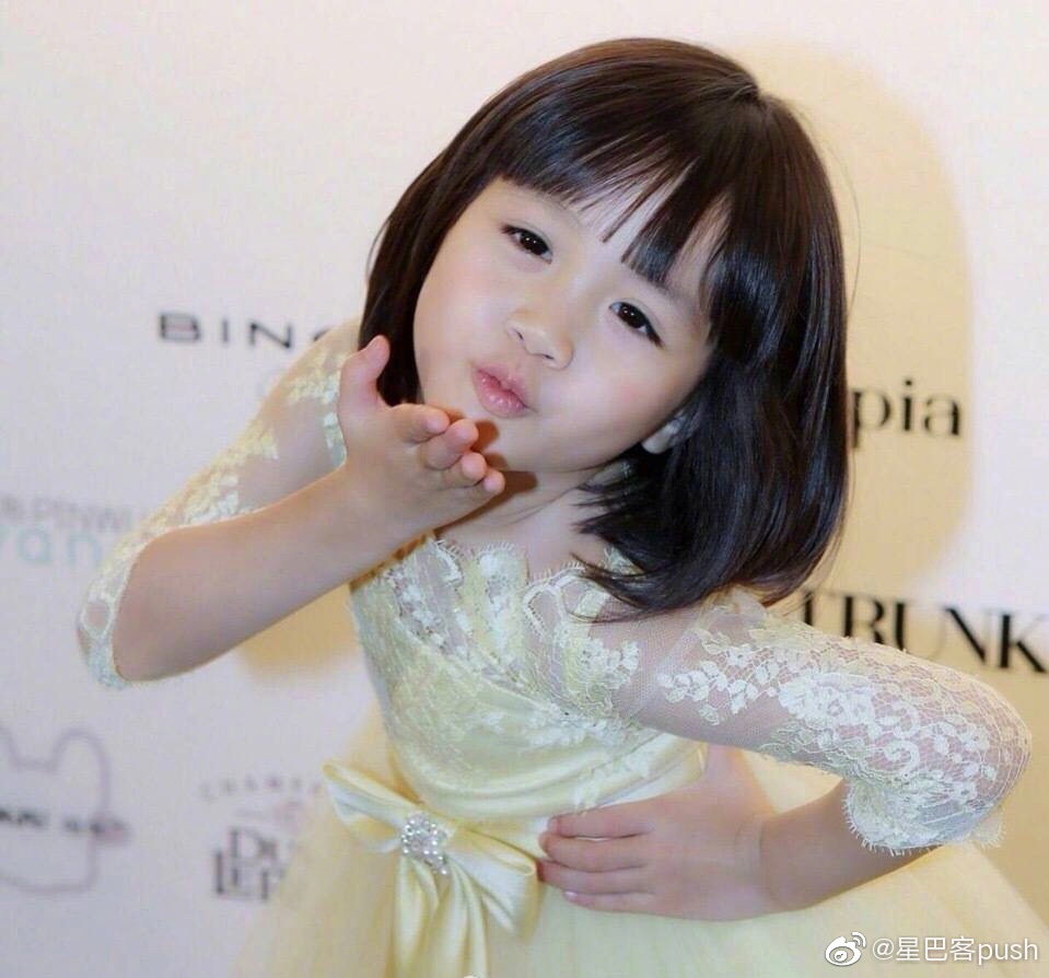 这个基因也太强大了吧,无论从发型还是五官,考拉和钟丽缇小时候长得