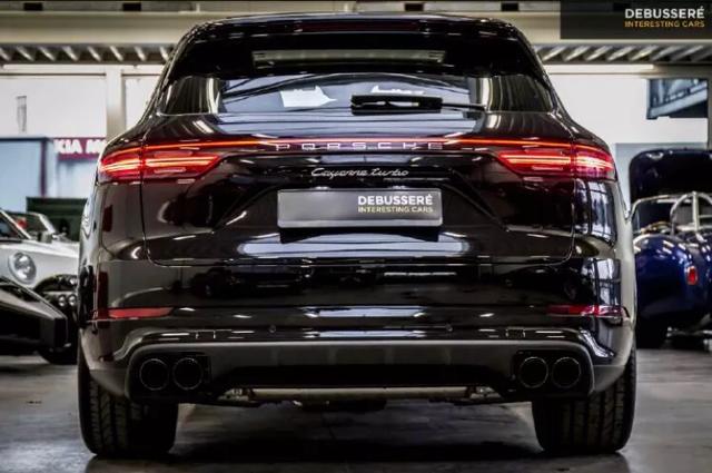 全新保时捷cayenne改贯穿式尾灯些许违和但科技感爆表