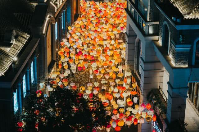 小姐姐们的提灯夜游照火了揭秘重庆主城超美室外赏灯拍照地