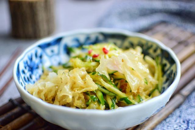 银耳黄瓜,简单拌一拌,味道实在好