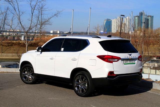 双龙雷斯特g4上市2198万元起售提供57座汽柴油多种选择