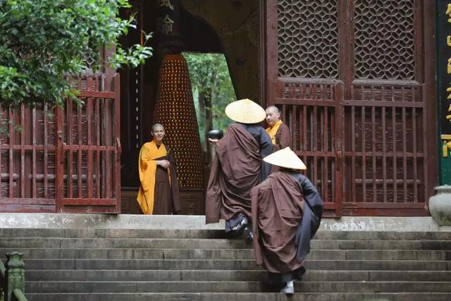 他未成年就出家,还当上佛门摄影师:没有什么看破红尘,只是缘深