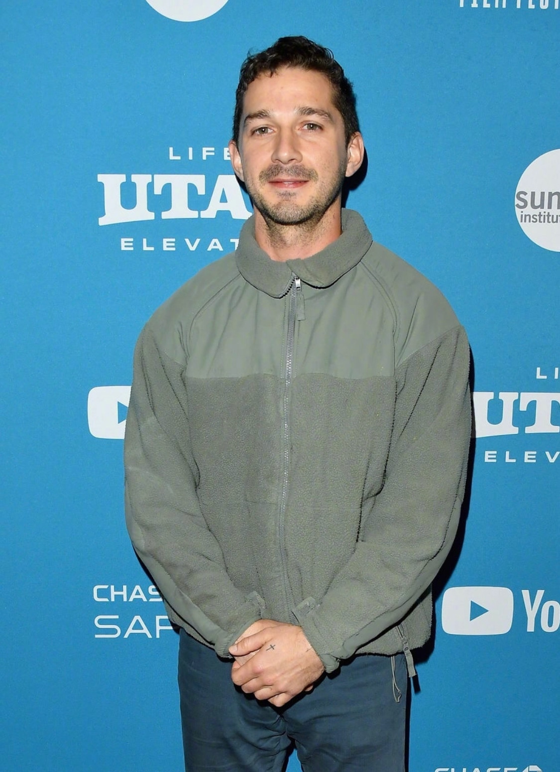 许久不见的希亚·拉博夫在圣丹斯电影节宣传他的新片《宝贝男孩》.