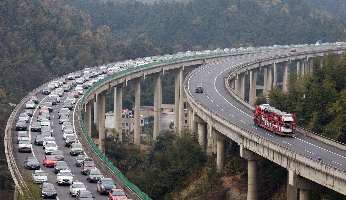 高速應急車道換胎扣12分?記好這3招,交警不僅不罰,還幫著換!