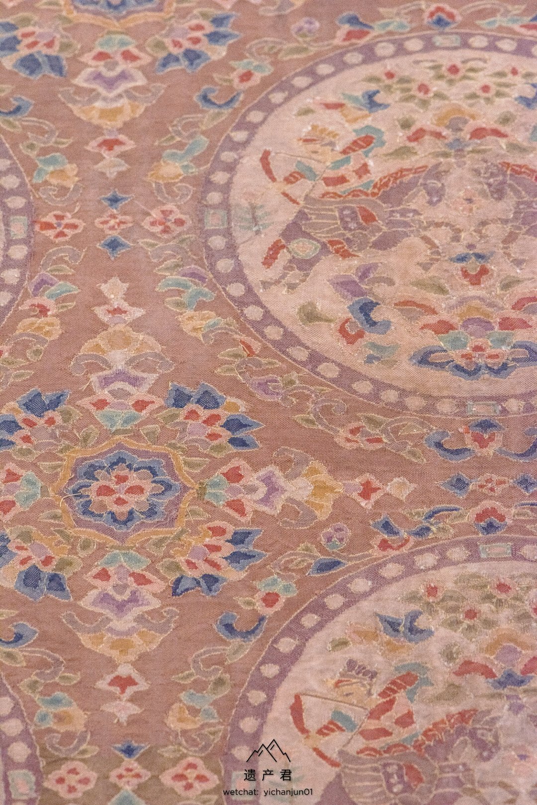 甘肃省博物馆藏· 唐代团窠宝花纹锦半臂