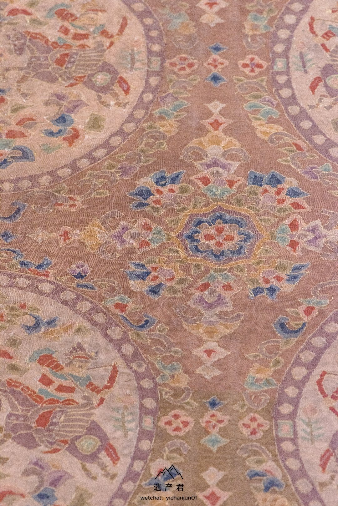 甘肃省博物馆藏· 唐代团窠宝花纹锦半臂