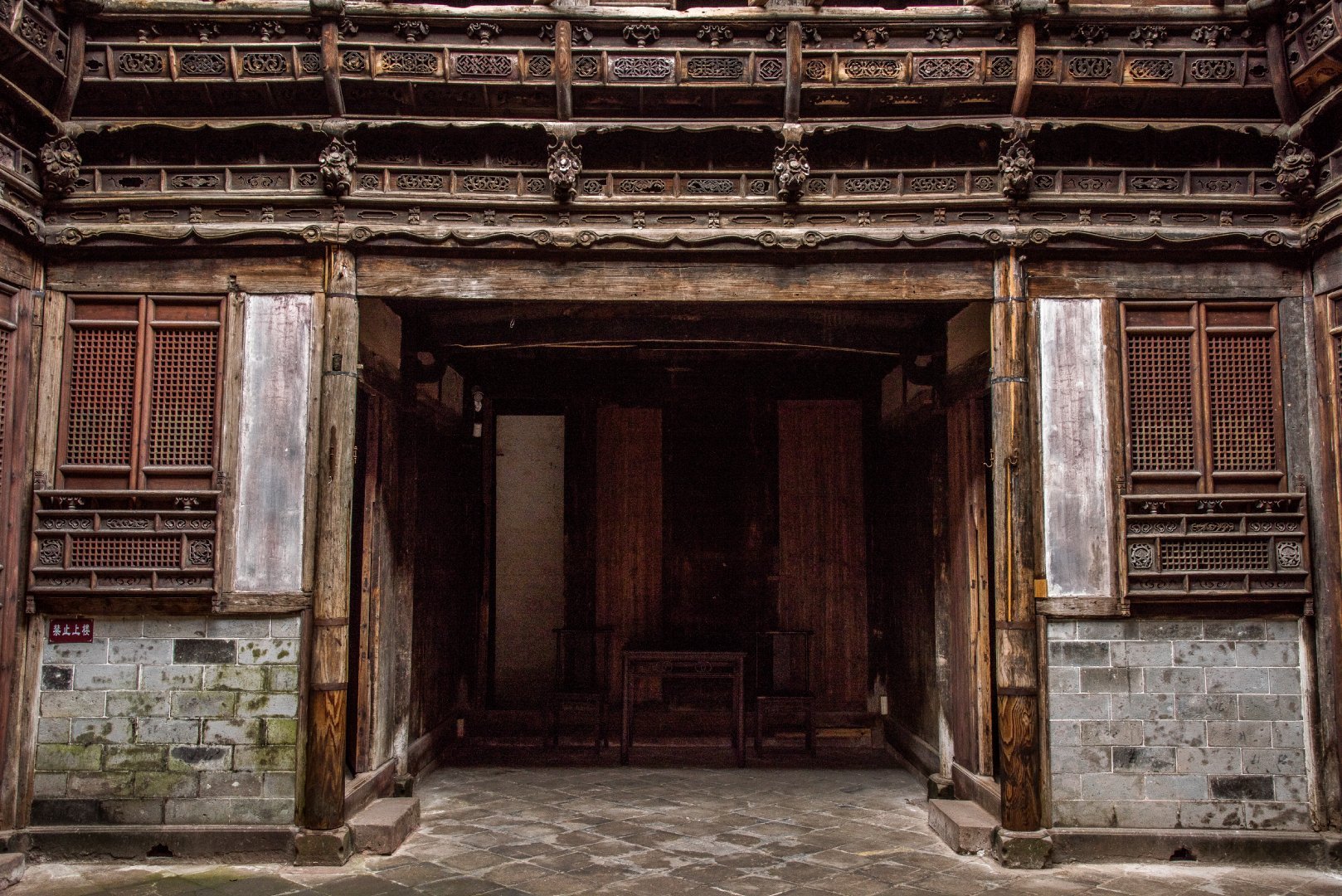 明代中后期二层砖木结构民居,属于当时富商住宅,是整个安徽省保存最