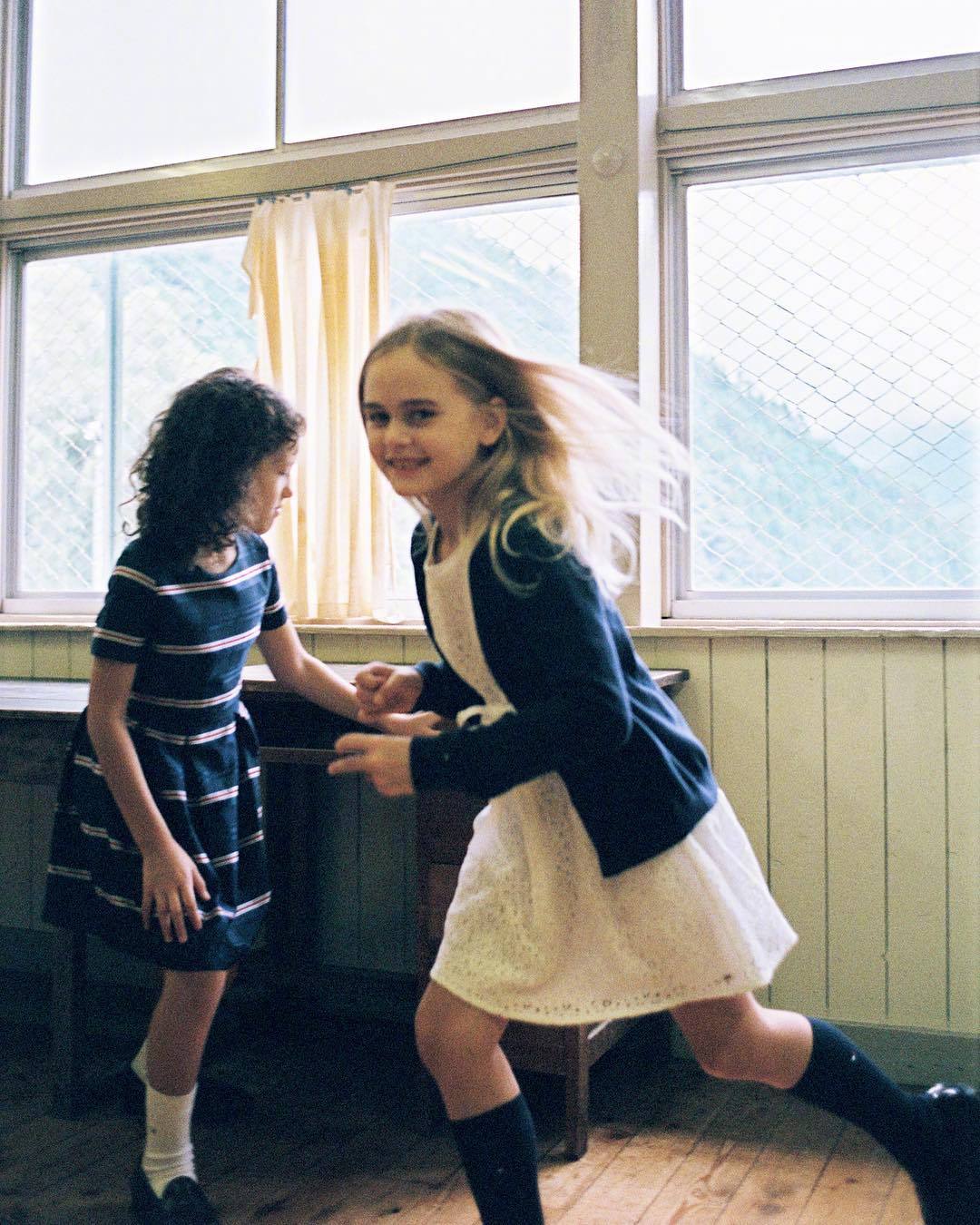 小绅士小淑女的玩闹瞬间摄影:石田香澄