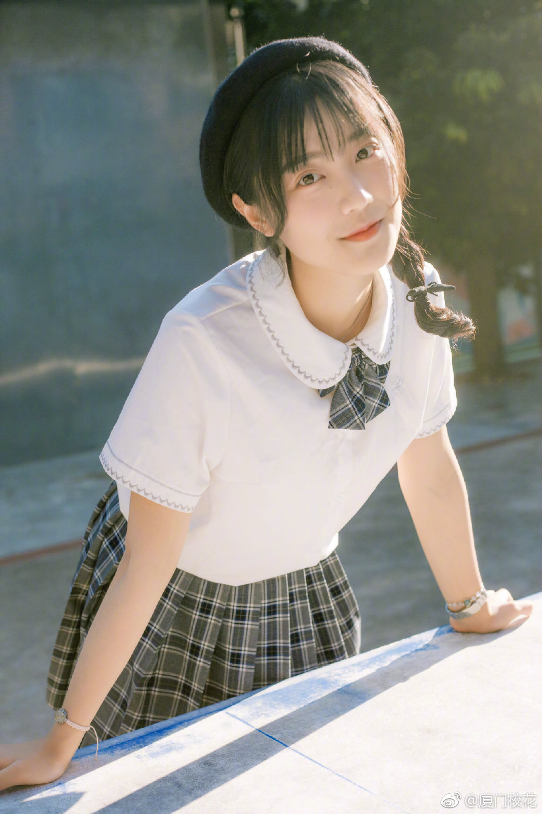 她叫罗真,00年,就读于集美大学,身高171cm,来自厦门,很可爱的mm,你