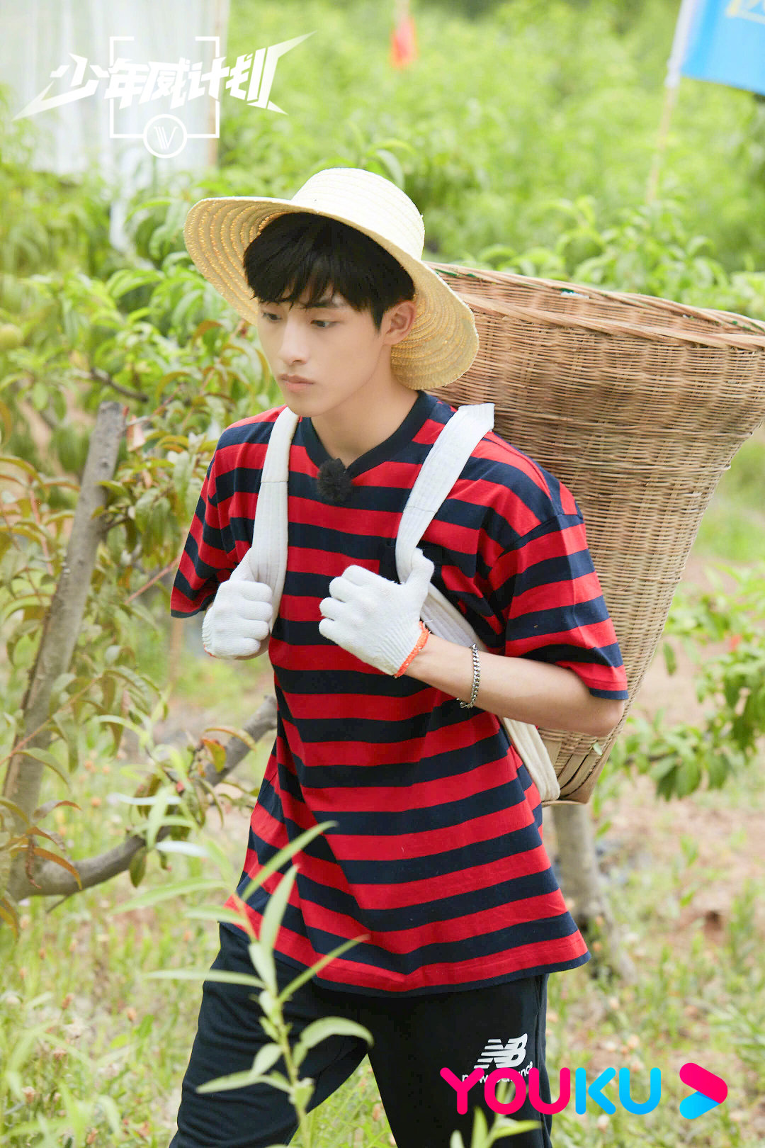 帅气男生的条纹穿搭威神v董思成@威神v_董思成_winwin 必须拥有姓名