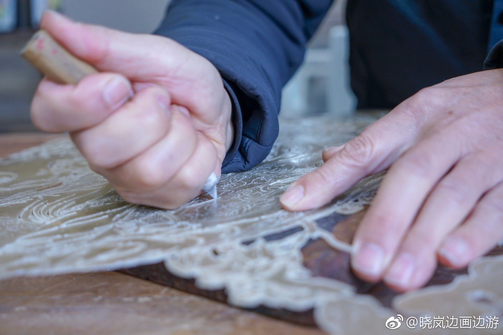 腾冲刘永周皮影戏是国家级非物质文化遗产,皮影的材质是牛皮