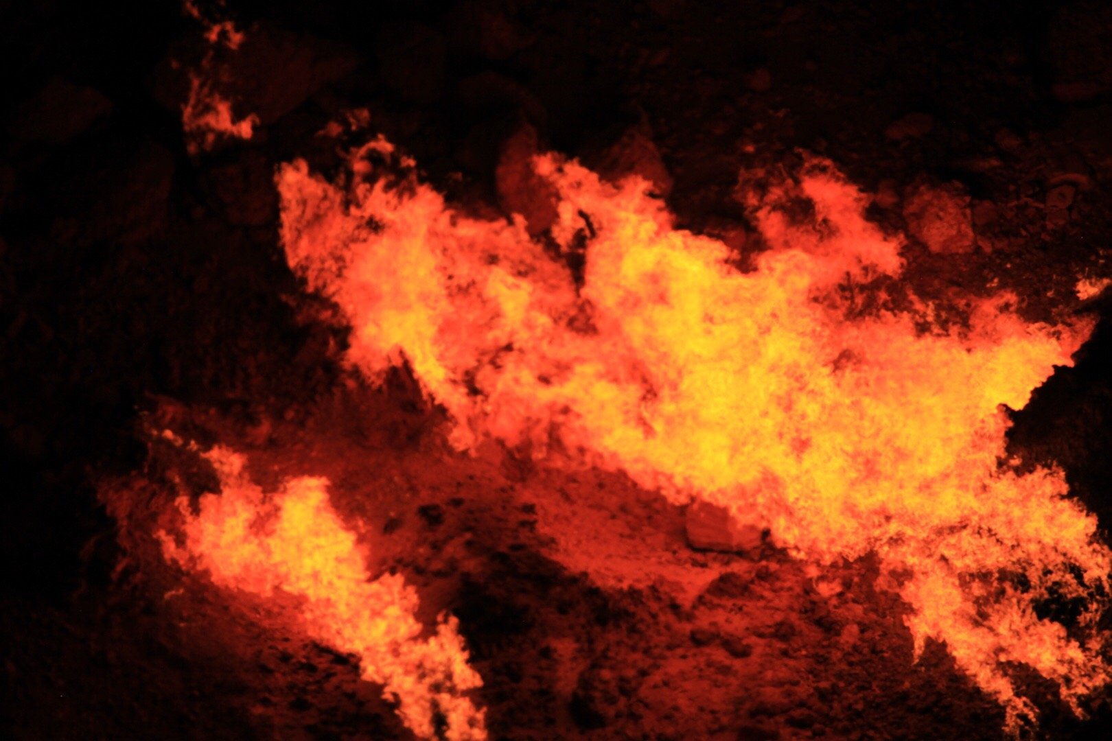 地狱之门在土库曼斯坦的荒僻之地一个永恒燃烧的火海