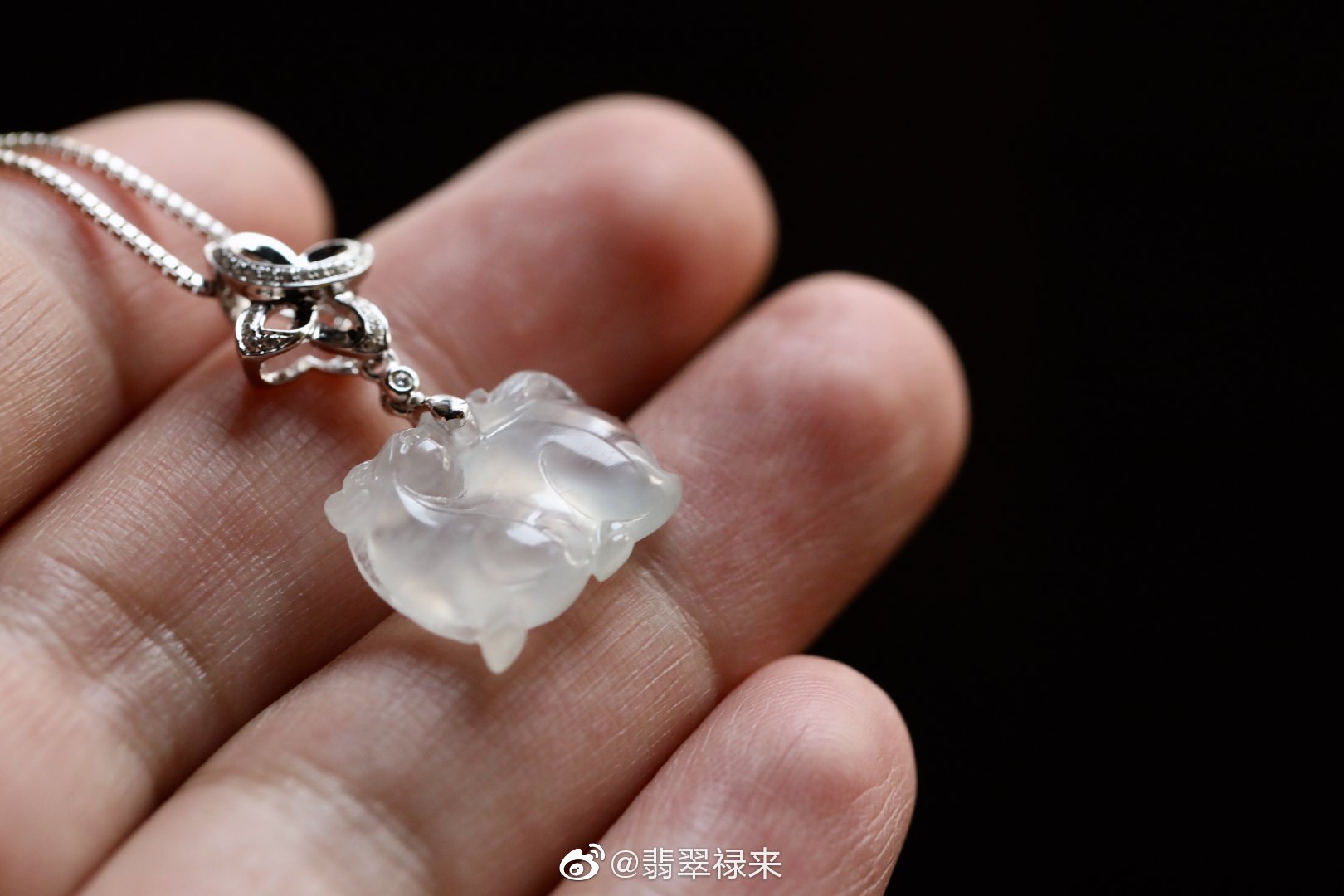 唐马,以胖为美,看大图和细节方能体会这宝贝的妙,晶莹剔透的种水