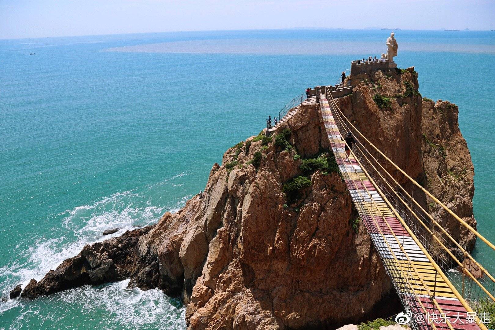 仙叠岩景区位于浙江省温州市洞头区