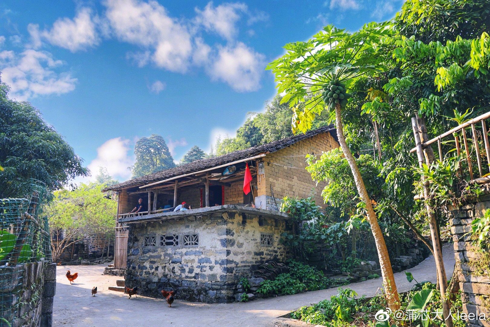 只要来德天跨国瀑布,就必去德天壮家古寨