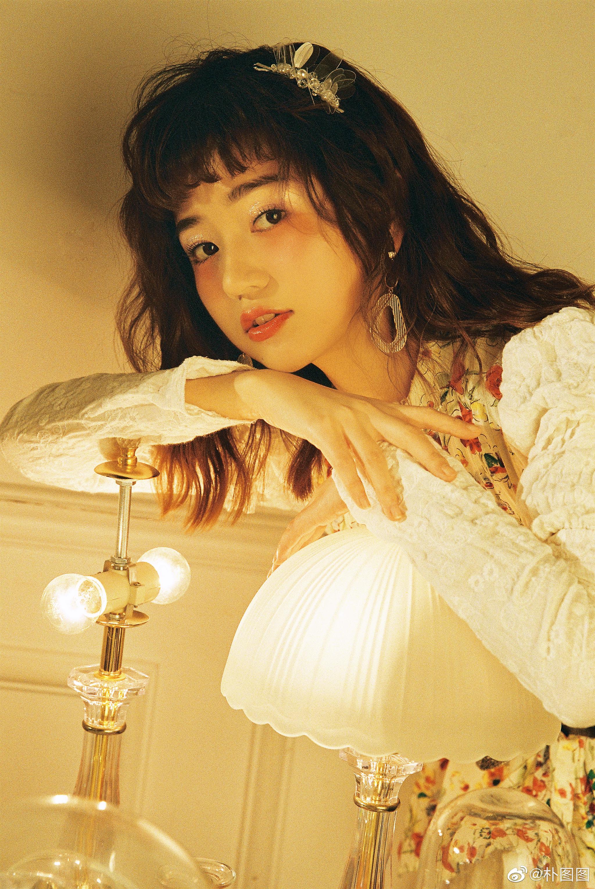 有才华还很甜蜜的女孩尹小乐呀乐makeup大象映画造型师阿耀