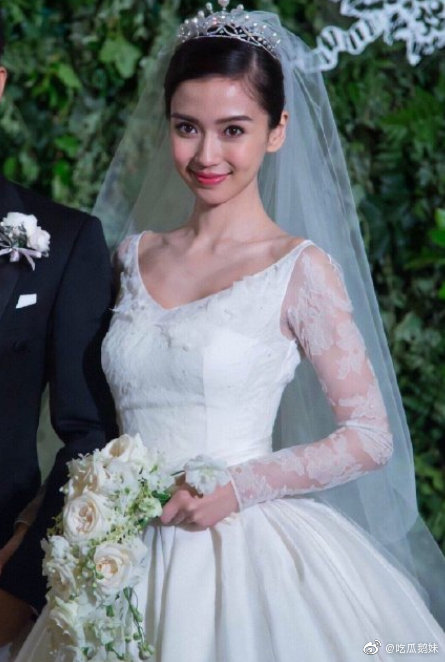 女明星婚纱照盘点迪丽热巴虽是单身汪穿婚纱也是美出天际