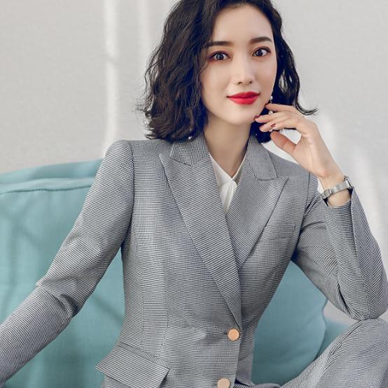 白领上班穿着特讲究,新春上"精致"的职业装,干练又不失高雅