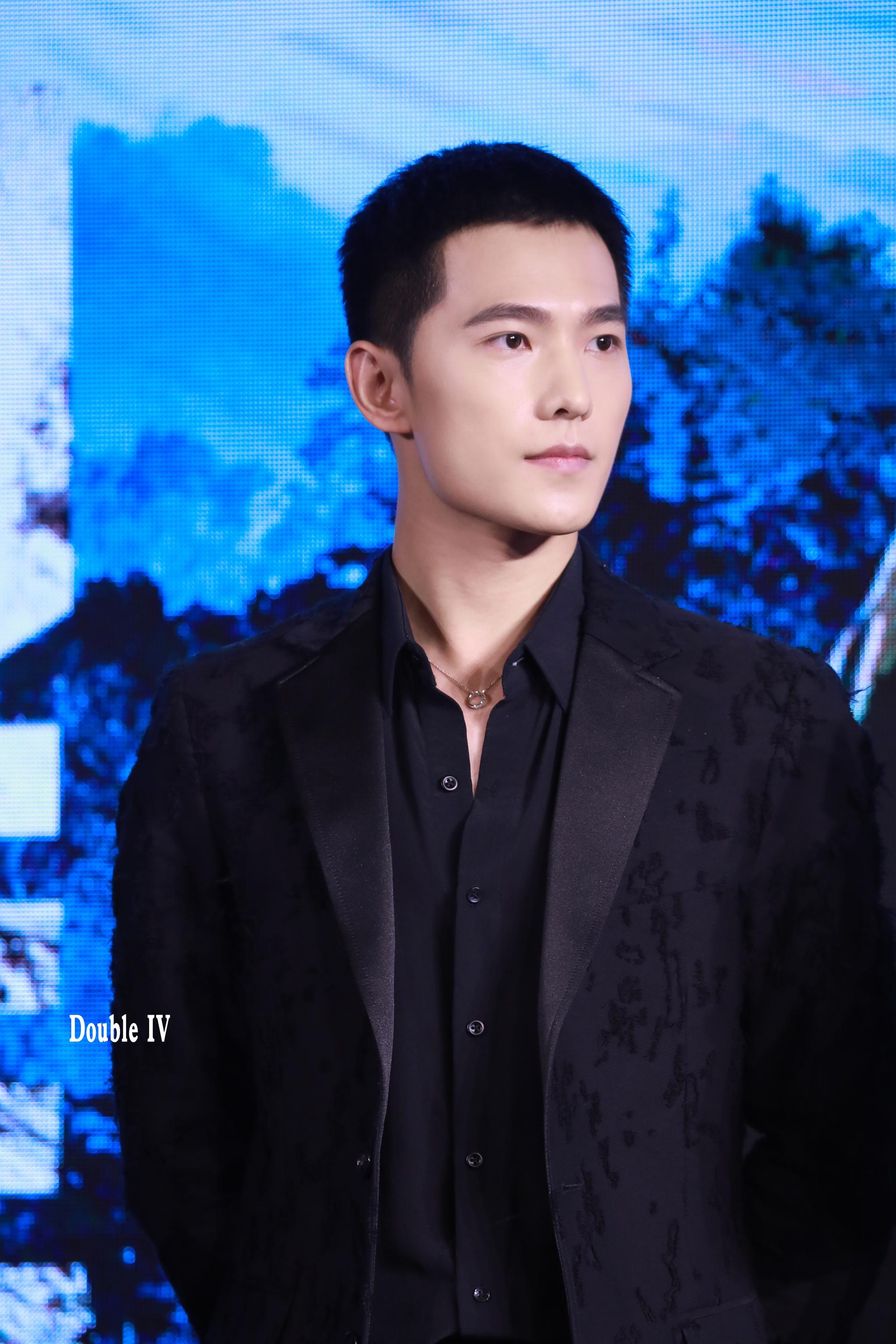 杨洋特战荣耀媒体合作发布会杨洋小平头的杨洋可以说是又帅又m