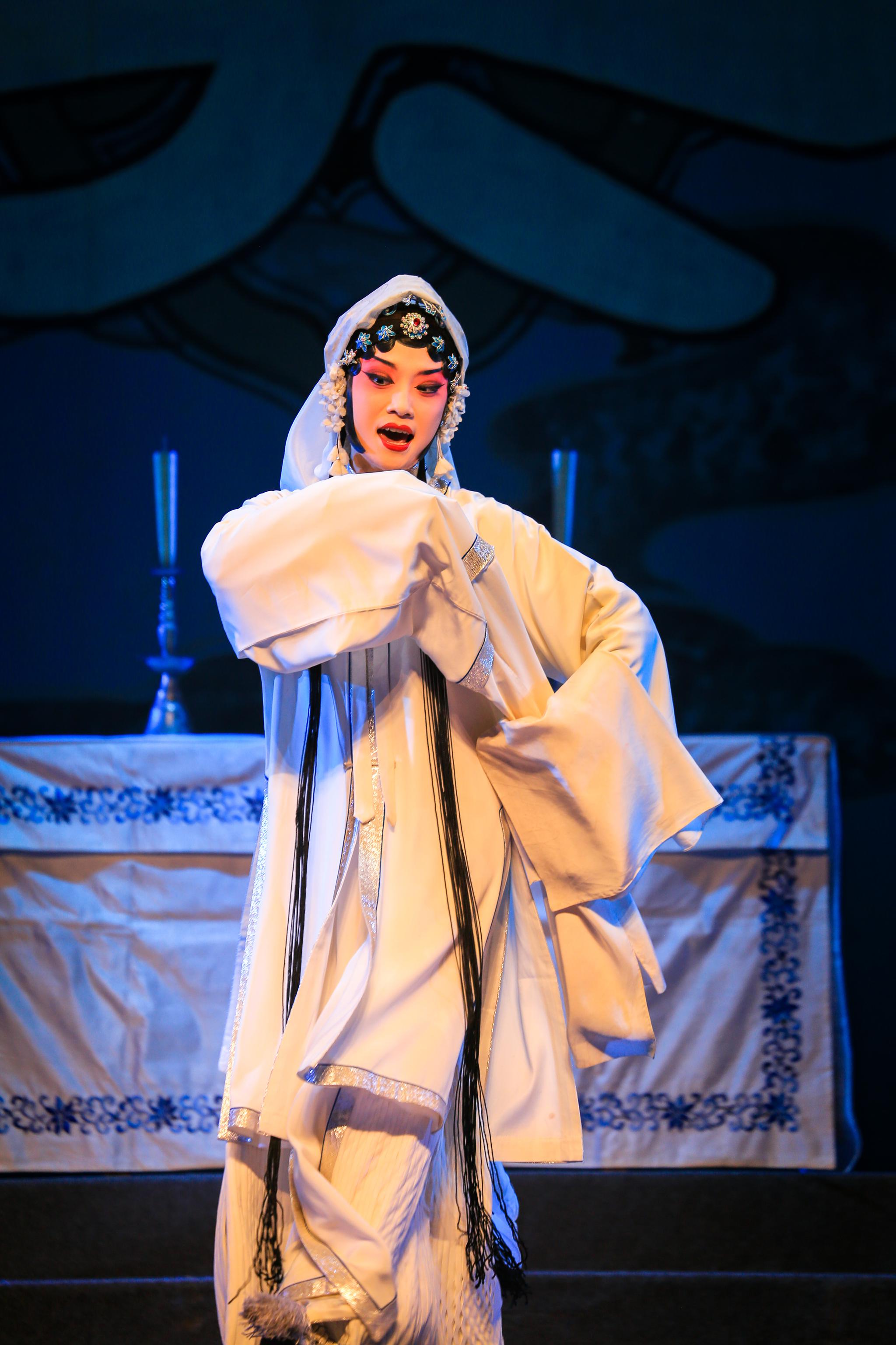 扬剧百岁挂帅六一组穆桂英舞台特写图②④第一折祝寿⑥⑧第三