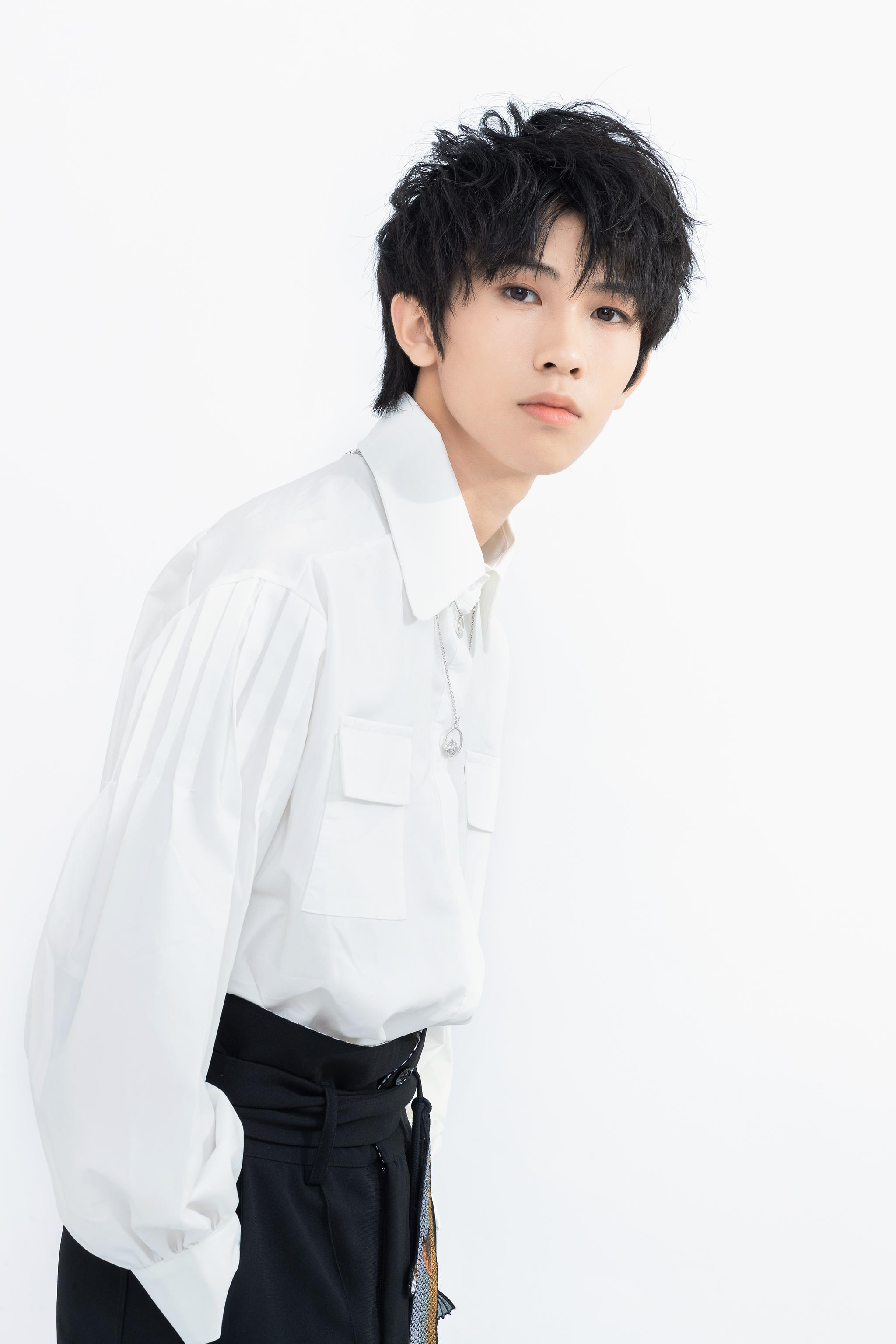 易安音乐社-林墨 第二支单曲《海上 地上 天上》已全网上线～在这烦