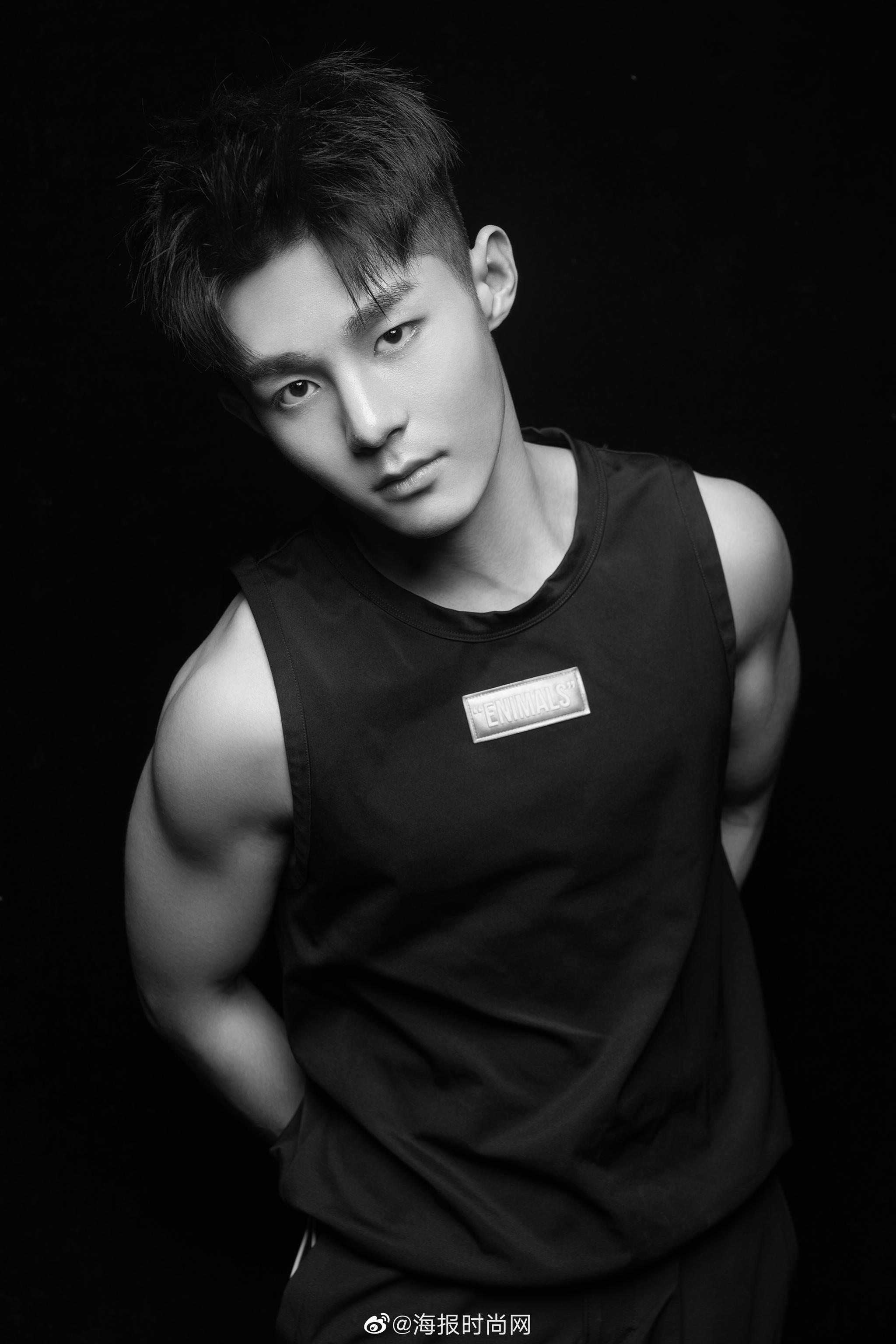 潘宥诚 眼神清冽,桀骜不驯,少年感十足