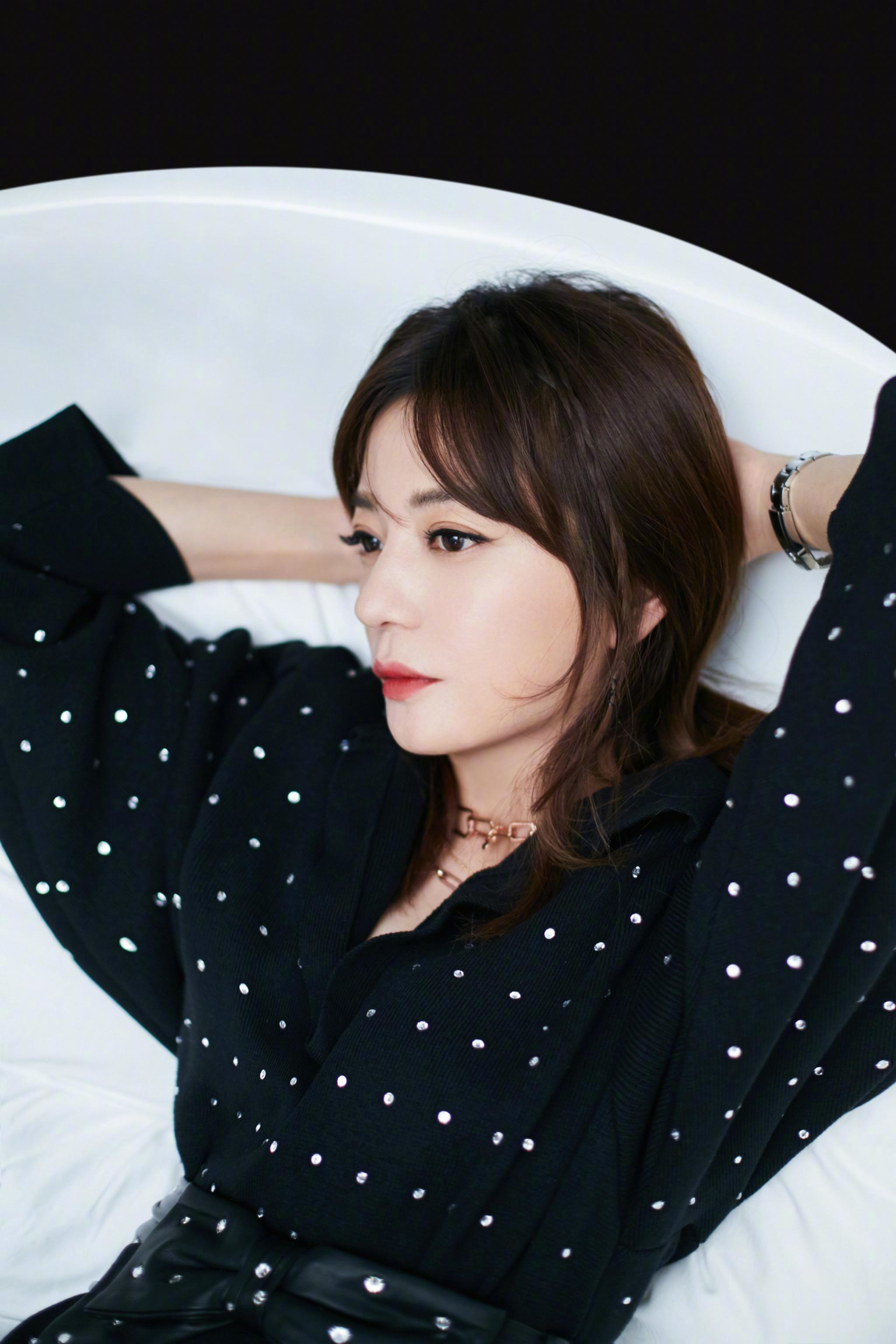 赵薇 最新大片,水钻波点,v领与收腰