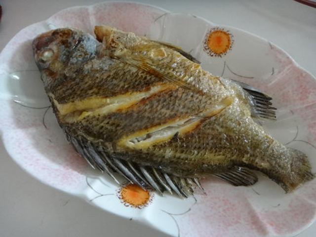 超好吃的"剥皮辣椒红烧黑格仔鱼",在家也能做,小孩子吃都没事