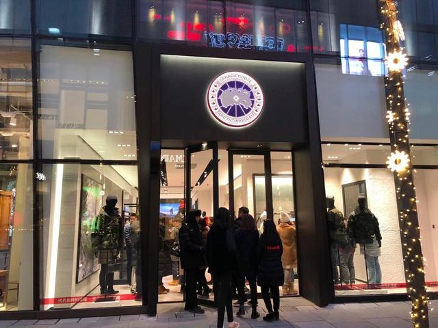 中国门店每天排长队,八成顾客买不到鹅服