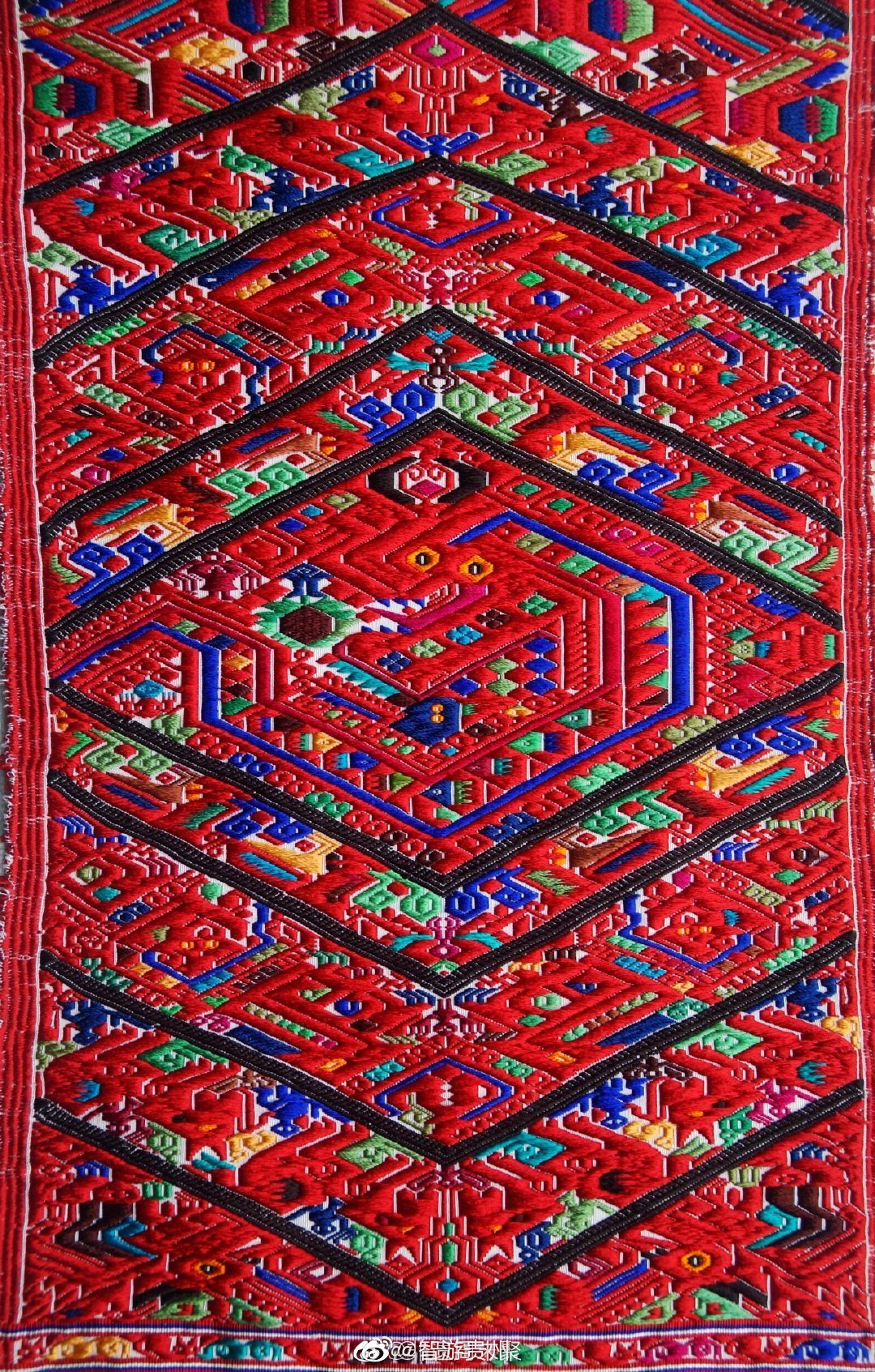 贵州台江的非遗苗族服饰简直是艺术品