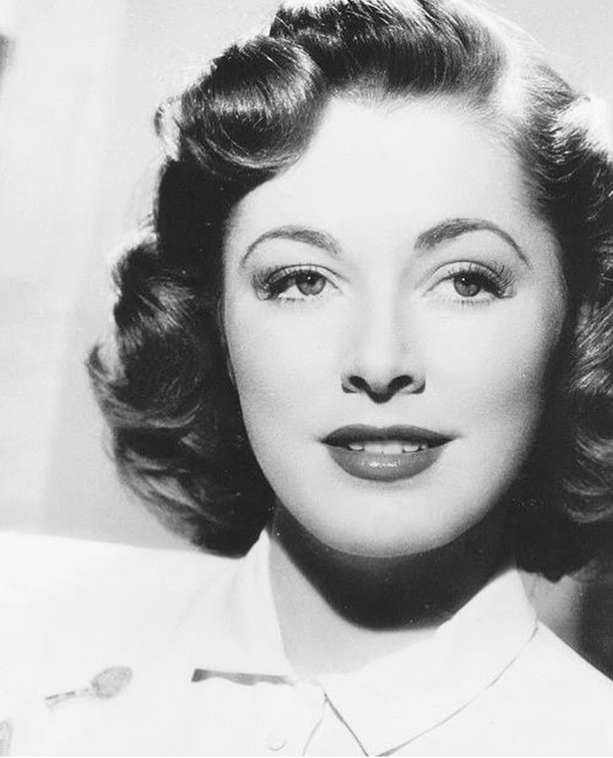 是《帝王谷》中美丽的安·梅赛德斯,她是《大侦探故事》里的妻子玛丽