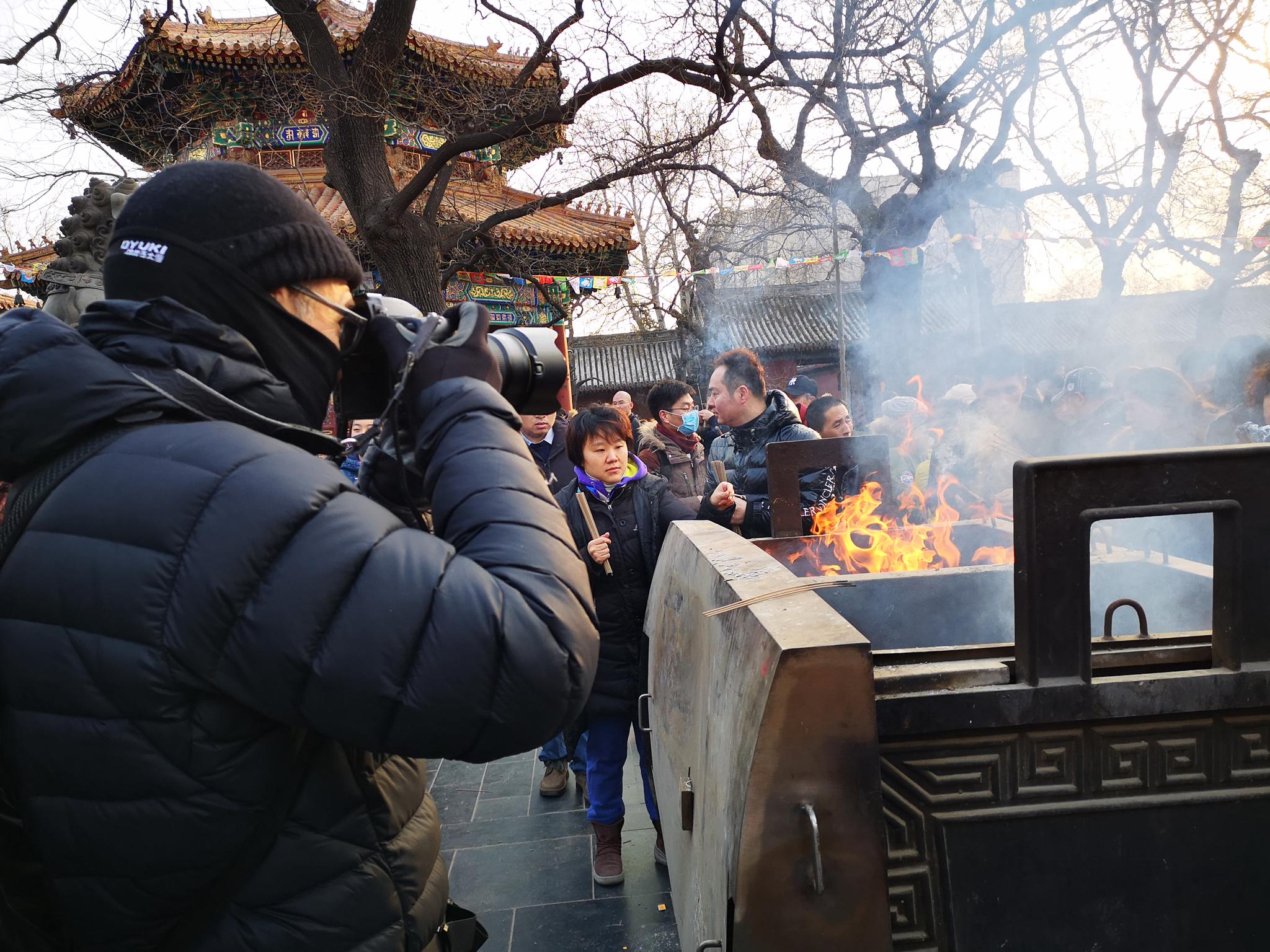 雍和宫头香,自己的头香,为2019祈福 @微博摄影