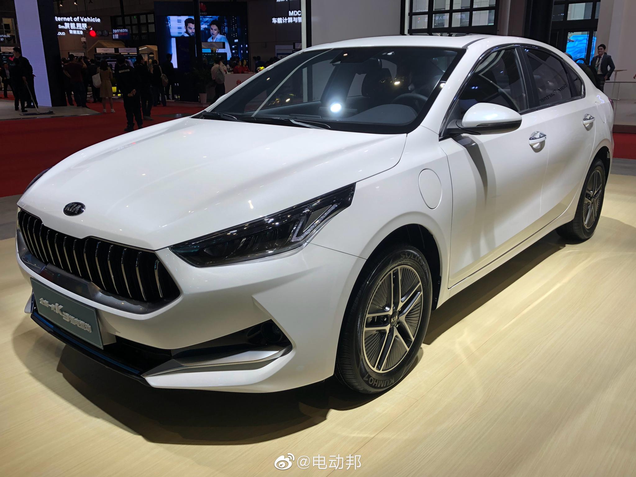 东风悦达起亚全新一代k3插电混动车型亮相