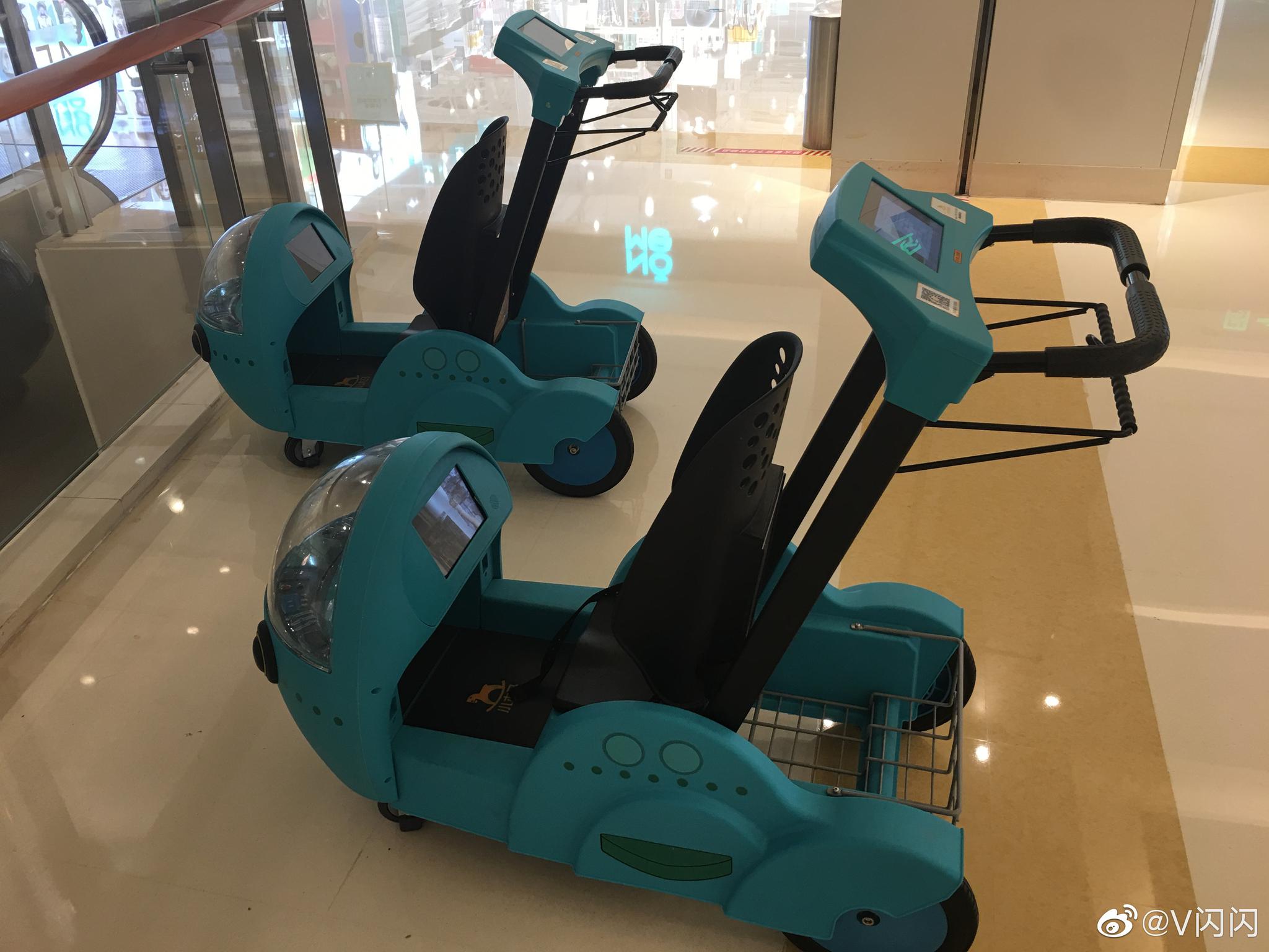 商场内的共享儿童推车我在北京都没见过在郑州见到了out了