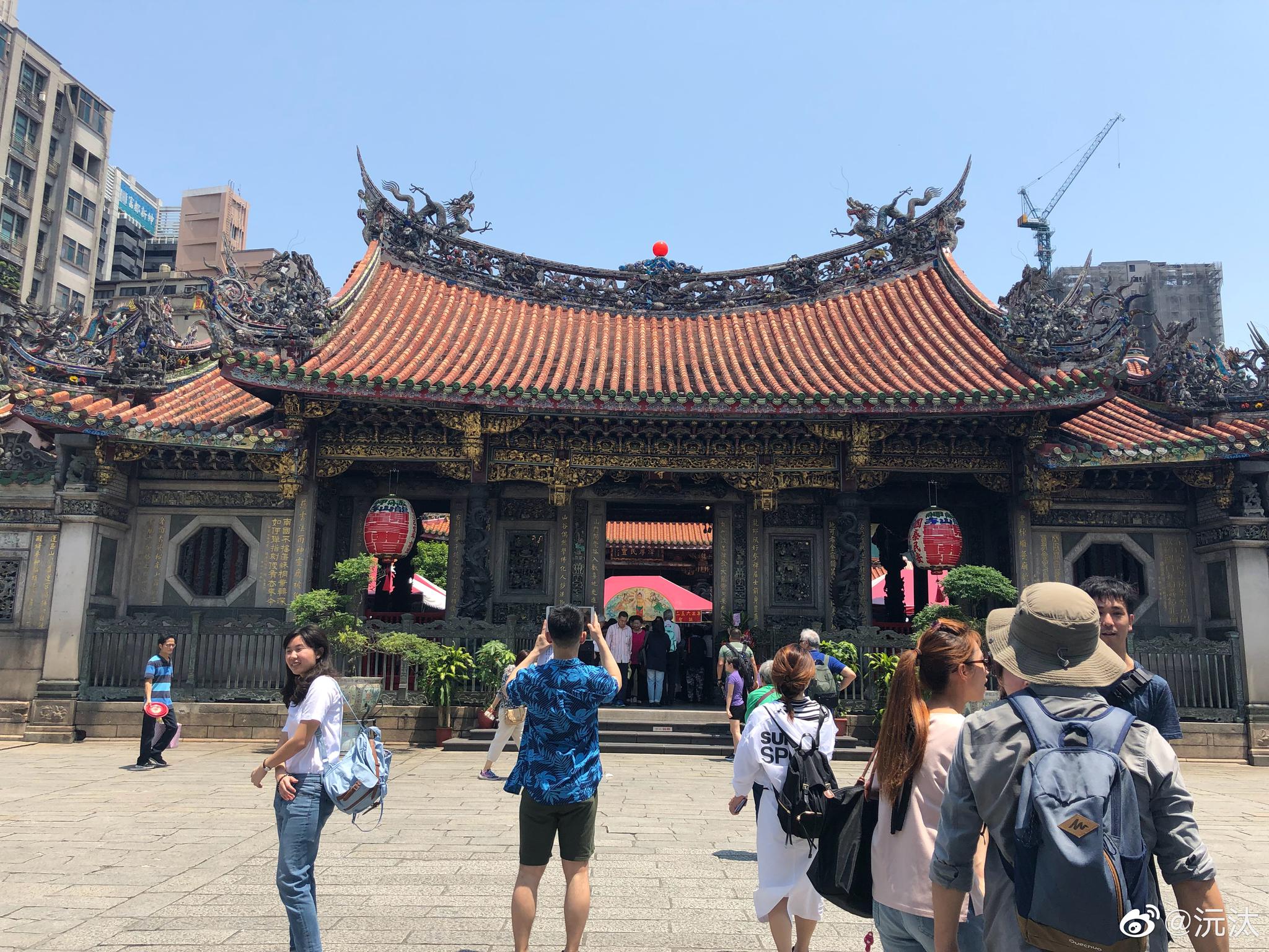 台北艋舺地标龙山寺,到台北必来的地方,香火非常旺盛