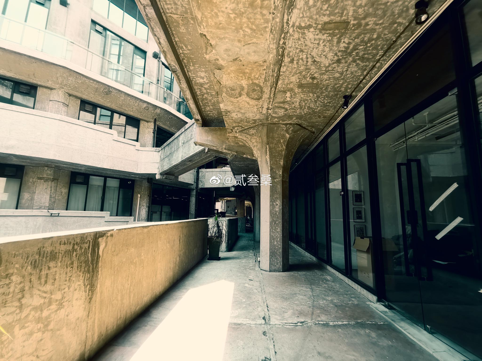 一九三三外圆内方古罗马巴西利卡式风格无梁楼盖伞形柱廊桥旋梯