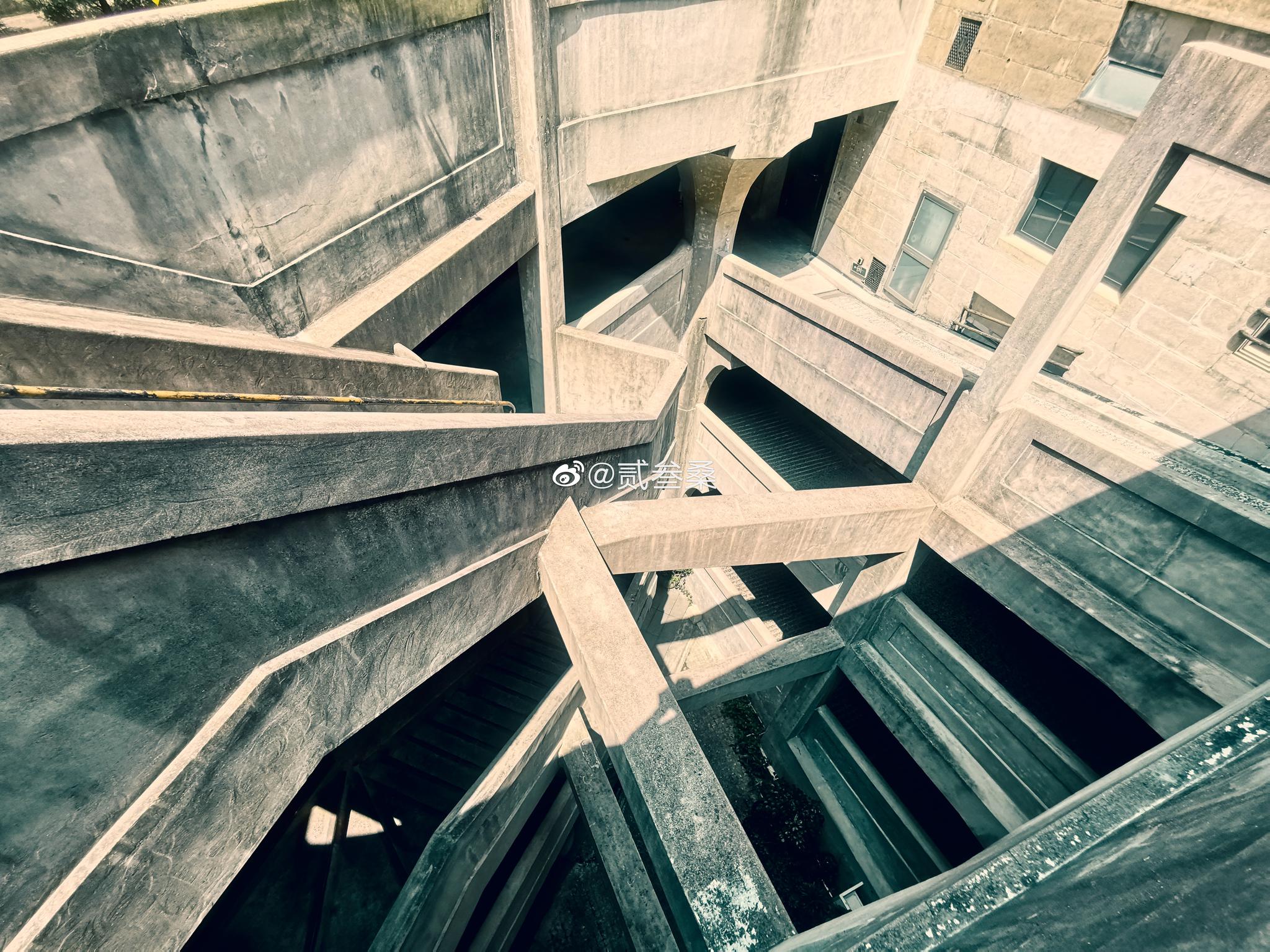 一九三三外圆内方古罗马巴西利卡式风格无梁楼盖伞形柱廊桥旋梯