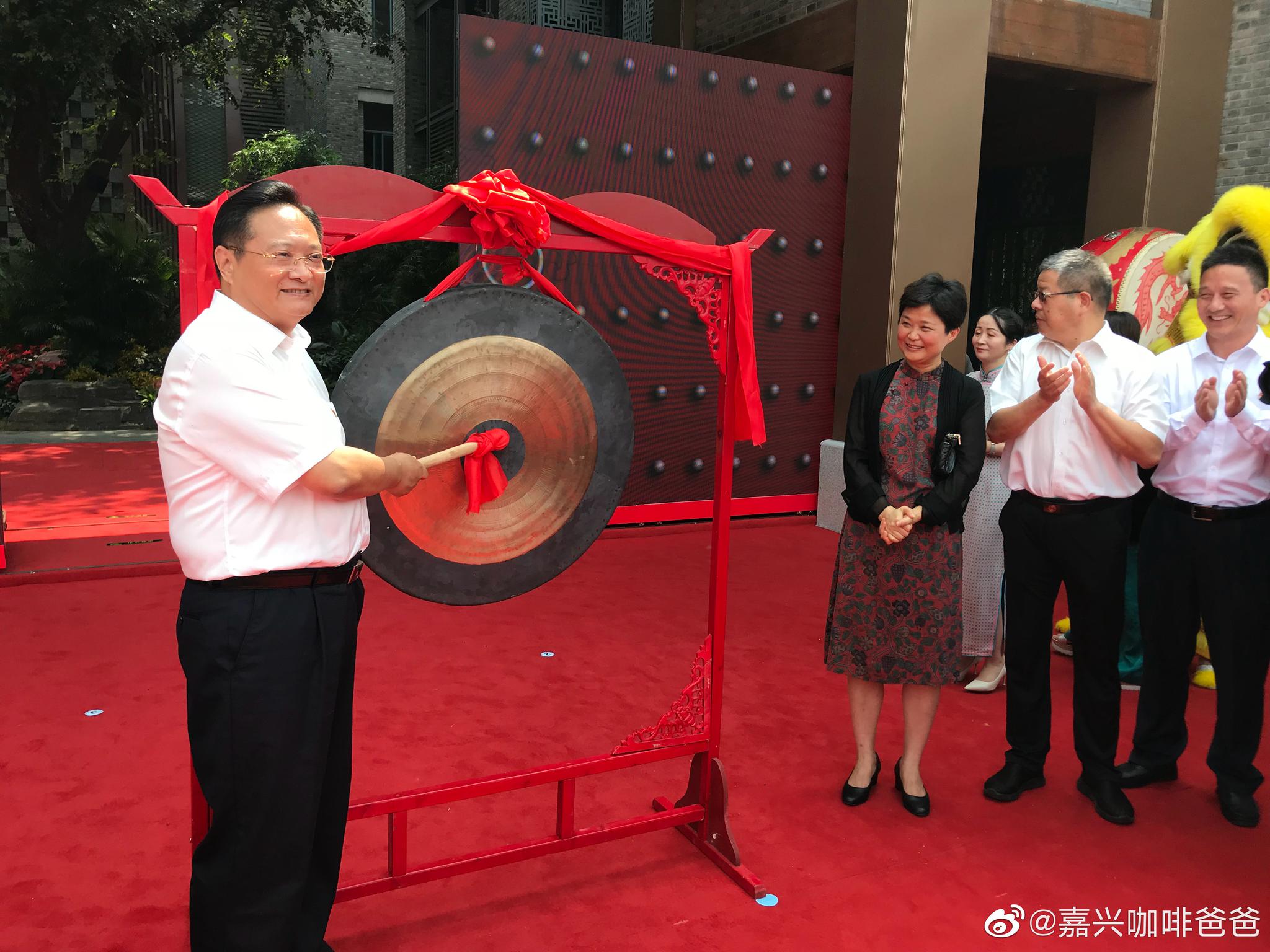 老嘉兴记忆——南门头强势回归！市委书记现场为TA鸣锣开市|八大碗_新浪新闻