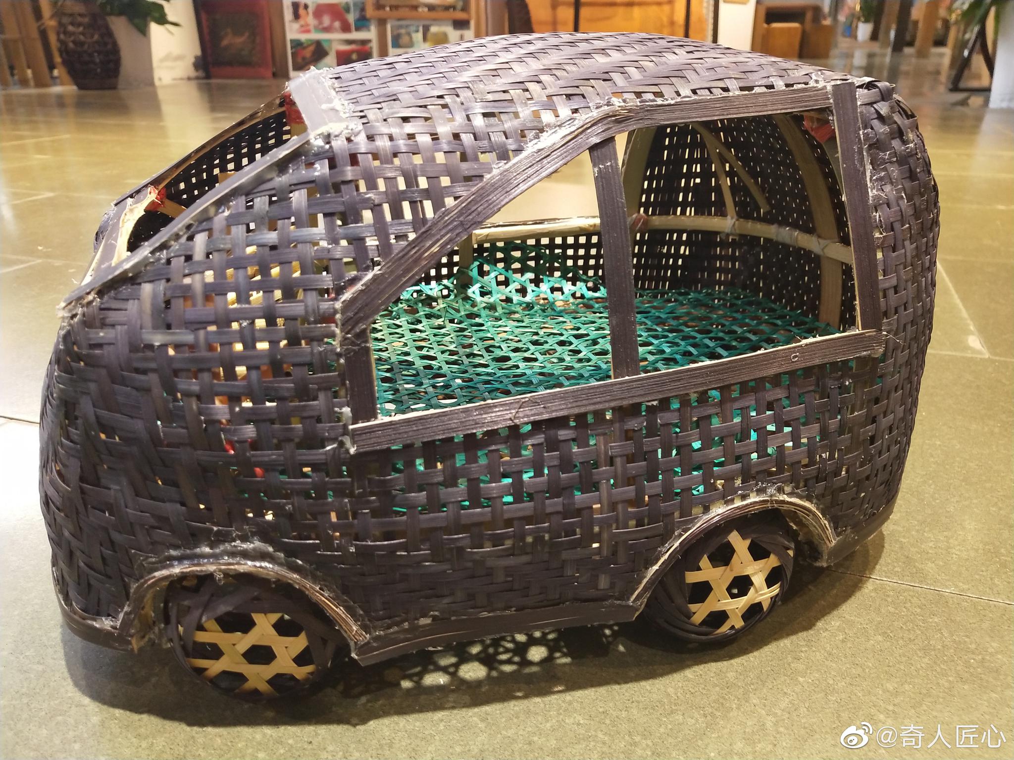 看一下竹编大师作品:小汽车,竹编真是神了,什么都能编