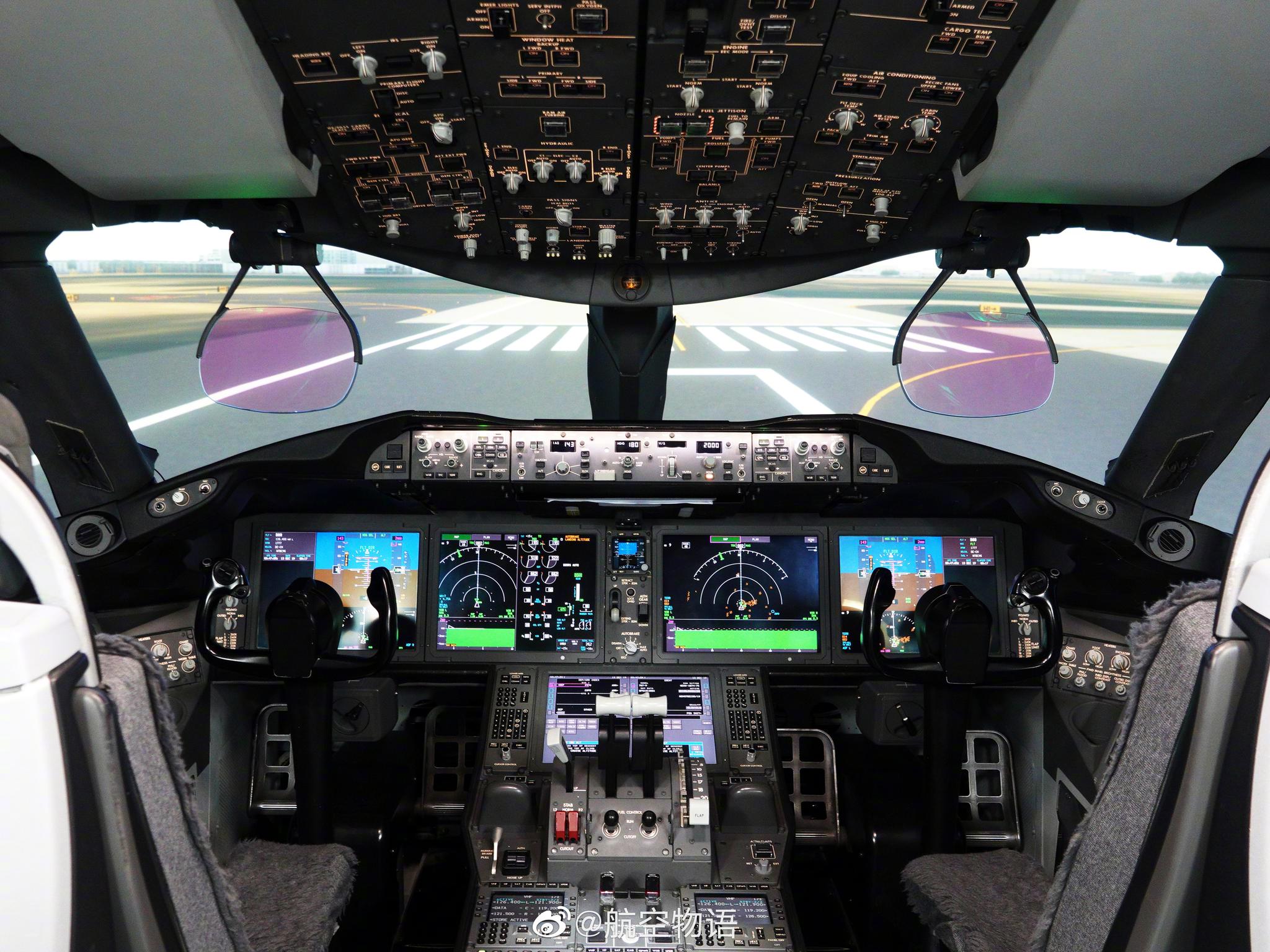 波音今天在上海浦东国际机场旁的培训中心庆祝波音787模拟机完成升级