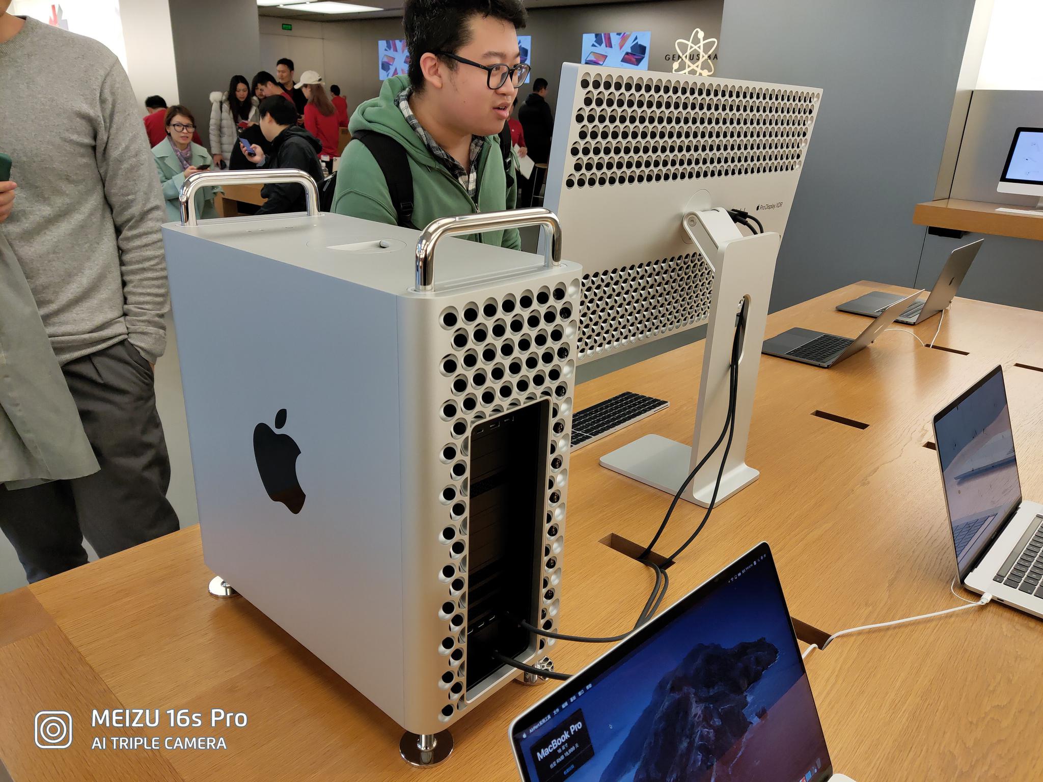 第一次见到Mac Pro和XDR真机这开孔还真和官方图一模一样|官方图|Mac Pro_新浪新闻