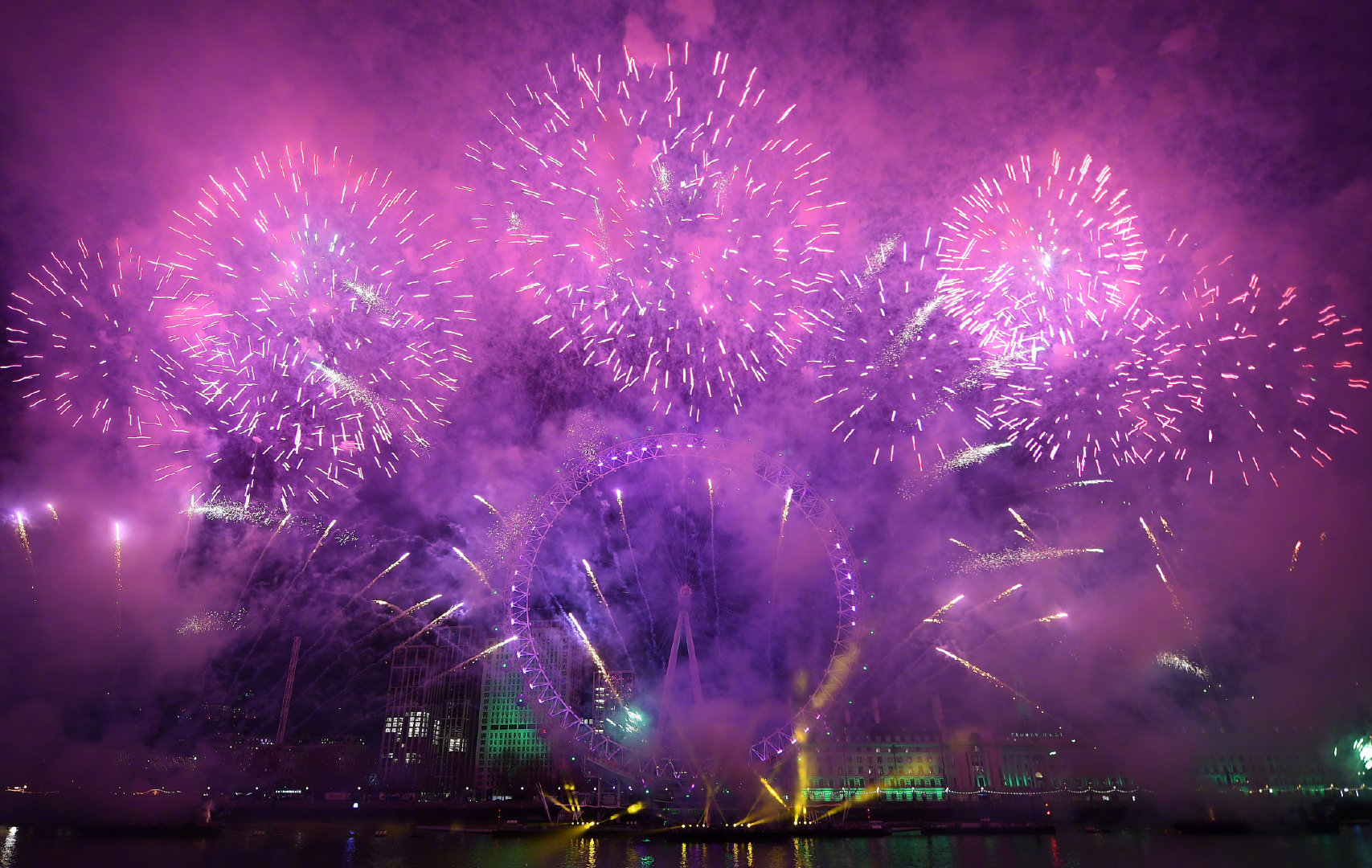 烟花恶搞视频国外,烟花恶搞视频国外版