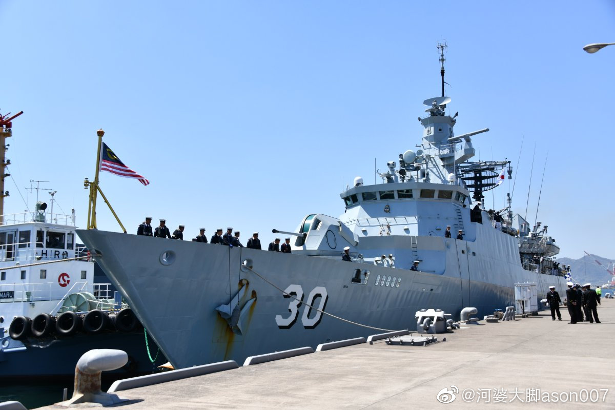 马来西亚海军“莱丘”号(KD LEKIU)护卫舰4月15日抵达日本吴港基地_新浪新闻