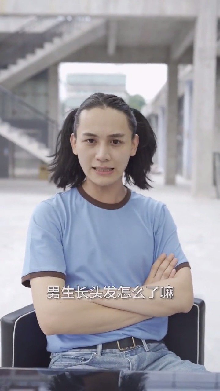 男人扎起双马尾的样子,果然很魔性