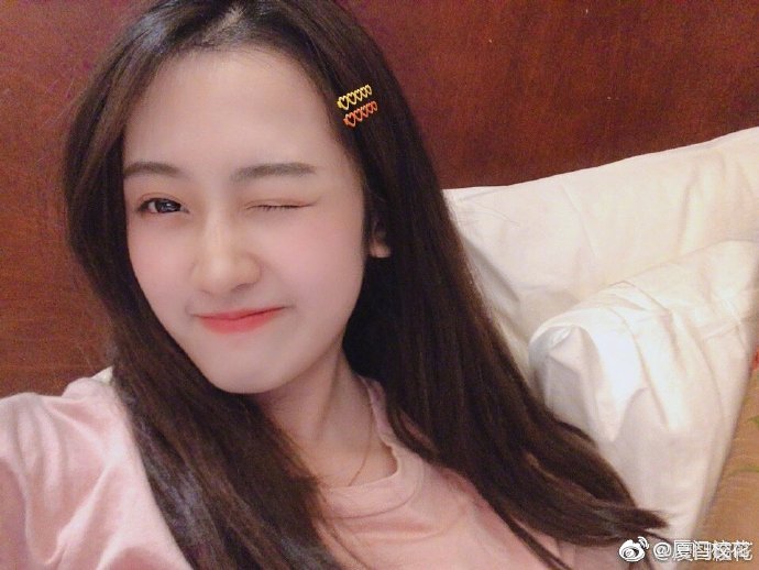 她叫严智超00年2019年表演艺考生身高165cm双子座