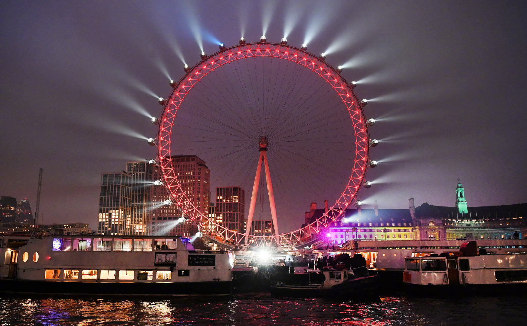 2020年伦敦跨年烟花表演，绚丽震撼的烟火照亮了伦敦眼！