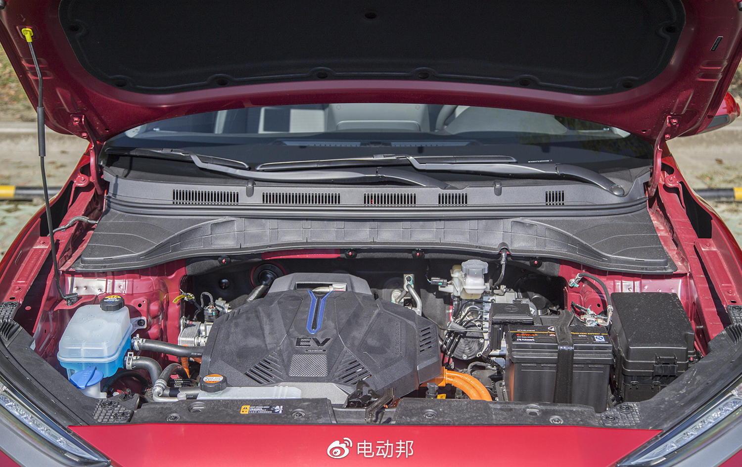 发力中国市场！首款合资续航过500km车型，昂希诺很能打吗？