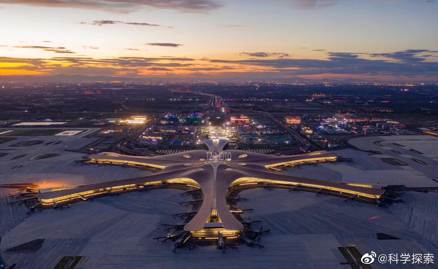 这个被媒体称为新世界七大奇迹的机场今天正式投运