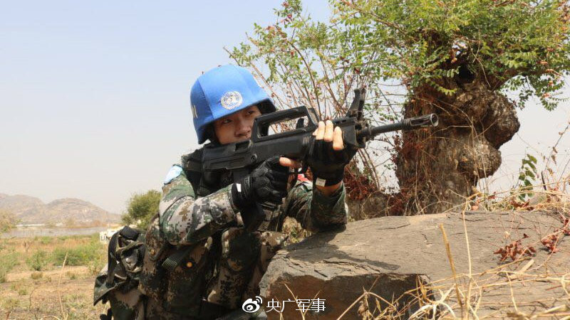 女兵赴非洲维和:住集装箱,枪炮声就在耳边响起